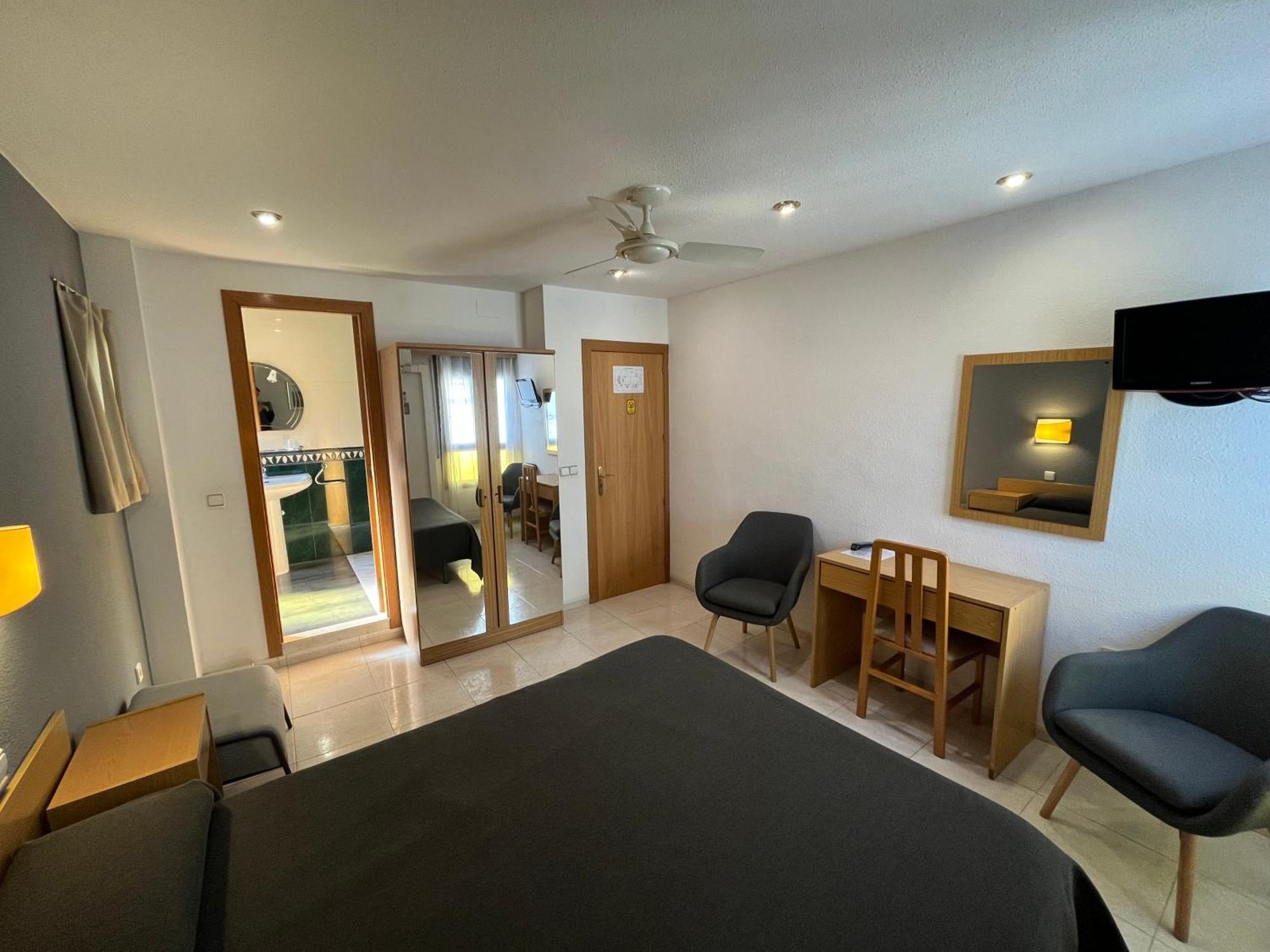 Hostal Tarres Angles Exterior photo