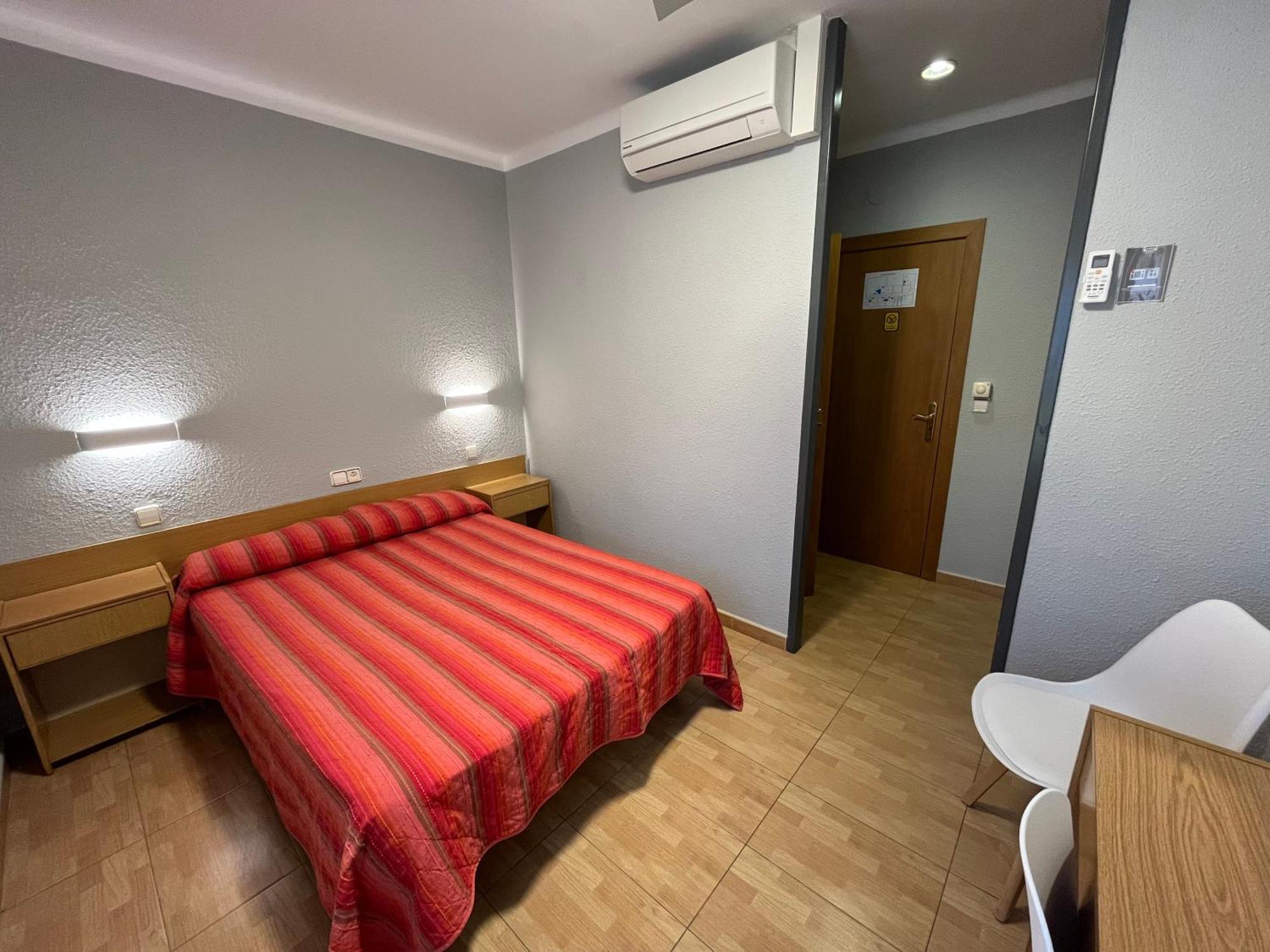 Hostal Tarres Angles Exterior photo