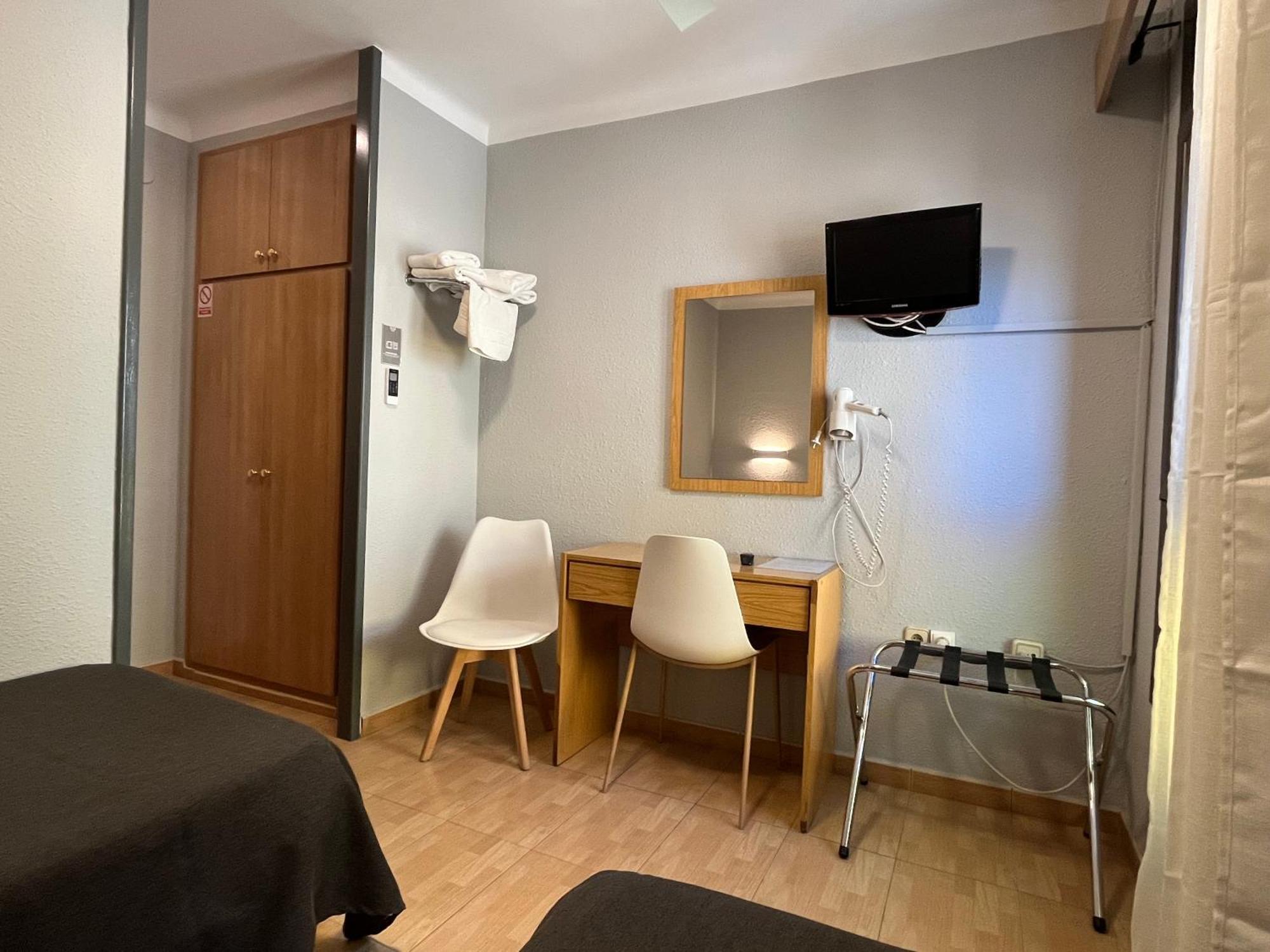 Hostal Tarres Angles Room photo